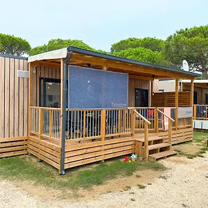 Estivo Premium Deluxe Mobile Homes On Malibu , Lido di Jesolo Włochy